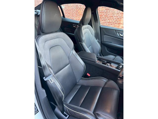 Ｓ６０ Ｂ５　Ｒデザイン　黒革シート／３６０°ビューカメラ／禁煙車／インテリセーフ／シートヒーター／純正９インチナビ／ＡｐｐｌｅＣａｒＰｌａｙ／Ｂｌｕｅｔｏｏｔｈ／フルセグＴＶ／パワーバックドア／ＬＥＤヘッドライト（40枚目）