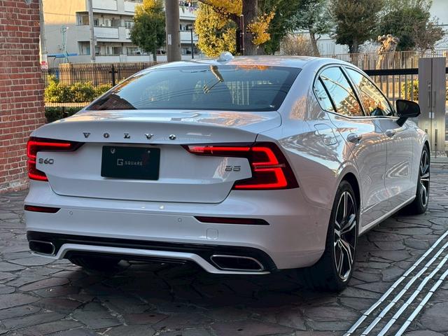 Ｓ６０ Ｂ５　Ｒデザイン　黒革シート／３６０°ビューカメラ／禁煙車／インテリセーフ／シートヒーター／純正９インチナビ／ＡｐｐｌｅＣａｒＰｌａｙ／Ｂｌｕｅｔｏｏｔｈ／フルセグＴＶ／パワーバックドア／ＬＥＤヘッドライト（44枚目）