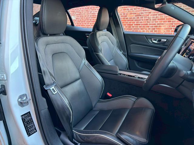 Ｓ６０ Ｂ５　Ｒデザイン　黒革シート／３６０°ビューカメラ／禁煙車／インテリセーフ／シートヒーター／純正９インチナビ／ＡｐｐｌｅＣａｒＰｌａｙ／Ｂｌｕｅｔｏｏｔｈ／フルセグＴＶ／パワーバックドア／ＬＥＤヘッドライト（50枚目）