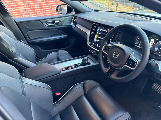 Ｓ６０ Ｂ５　Ｒデザイン　黒革シート／３６０°ビューカメラ／禁煙車／インテリセーフ／シートヒーター／純正９インチナビ／ＡｐｐｌｅＣａｒＰｌａｙ／Ｂｌｕｅｔｏｏｔｈ／フルセグＴＶ／パワーバックドア／ＬＥＤヘッドライト（54枚目）