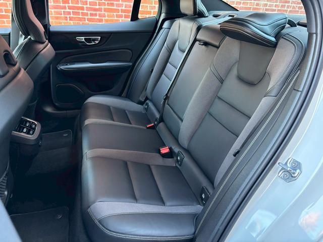 Ｓ６０ Ｂ５　Ｒデザイン　黒革シート／３６０°ビューカメラ／禁煙車／インテリセーフ／シートヒーター／純正９インチナビ／ＡｐｐｌｅＣａｒＰｌａｙ／Ｂｌｕｅｔｏｏｔｈ／フルセグＴＶ／パワーバックドア／ＬＥＤヘッドライト（59枚目）