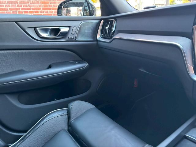 Ｓ６０ Ｂ５　Ｒデザイン　黒革シート／３６０°ビューカメラ／禁煙車／インテリセーフ／シートヒーター／純正９インチナビ／ＡｐｐｌｅＣａｒＰｌａｙ／Ｂｌｕｅｔｏｏｔｈ／フルセグＴＶ／パワーバックドア／ＬＥＤヘッドライト（64枚目）