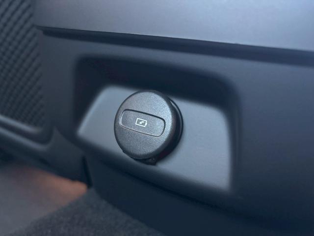 Ｓ６０ Ｂ５　Ｒデザイン　黒革シート／３６０°ビューカメラ／禁煙車／インテリセーフ／シートヒーター／純正９インチナビ／ＡｐｐｌｅＣａｒＰｌａｙ／Ｂｌｕｅｔｏｏｔｈ／フルセグＴＶ／パワーバックドア／ＬＥＤヘッドライト（78枚目）