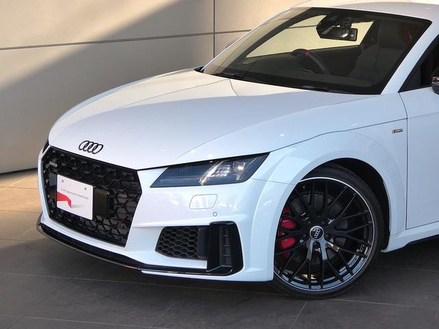 ●オシャレは足元から。サスペンションは硬すぎずしなやかな乗り心地に貢献しています。さらにローアンドワイドの佇まいがスポーティ！