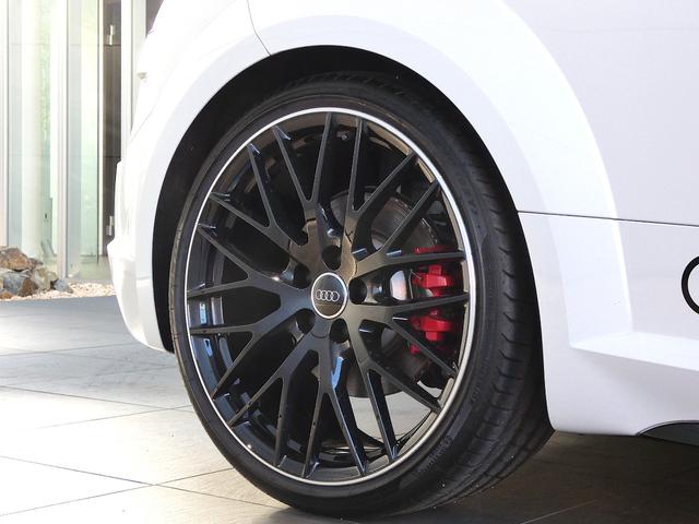 ●オシャレは足元から。サスペンションは硬すぎずしなやかな乗り心地に貢献しています。さらにローアンドワイドの佇まいがスポーティ！