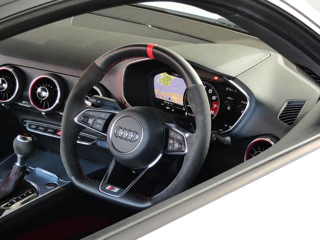 Ａｕｄｉ車はどのお車をお選びいただいてもレザーハンドルです。そこにはＡｕｄｉのこだわりがあり質感の高いレザーでしっかりと手に馴染んでくれます。