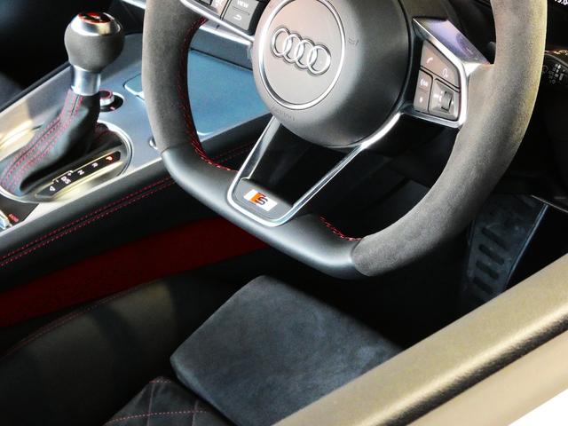 Ａｕｄｉ車はどのお車をお選びいただいてもレザーハンドルです。そこにはＡｕｄｉのこだわりがあり質感の高いレザーでしっかりと手に馴染んでくれます。