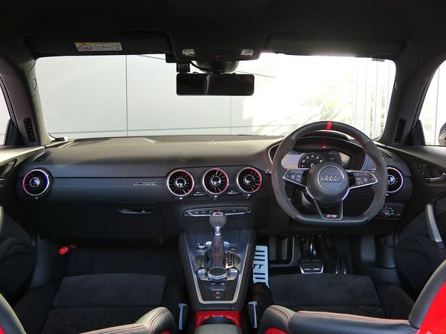 Ａｕｄｉ車はどのお車をお選びいただいてもレザーハンドルです。そこにはＡｕｄｉのこだわりがあり質感の高いレザーでしっかりと手に馴染んでくれます。