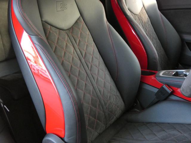 クオリティの高いシートを採用するのは、Ａｕｄｉのクルマづくりの哲学のひとつです。特に座り心地が重要です。体の大きなドイツ人が座っても頑丈な耐久性があります。。しかも肌触りも良く高級家具のようです。