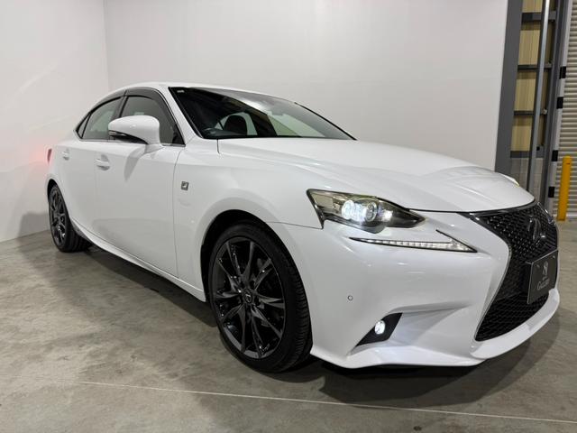 IS IS300h Fスポーツ 禁煙車/サンルーフ/内装キャメルレザー/ベンチレーター/シートヒーター/18インチAW/ナビ/TV/ETC/オートマチックハイビーム/クリアランスソナー/メモリーパワーシート/CD/ドライブレコーダー(3枚目)