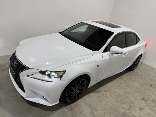 IS IS300h Fスポーツ 禁煙車/サンルーフ/内装キャメルレザー/ベンチレーター/シートヒーター/18インチAW/ナビ/TV/ETC/オートマチックハイビーム/クリアランスソナー/メモリーパワーシート/CD/ドライブレコーダー(4枚目)