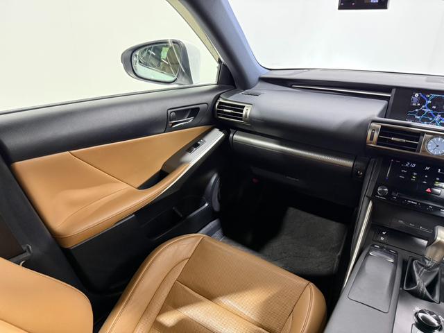 IS IS300h Fスポーツ 禁煙車/サンルーフ/内装キャメルレザー/ベンチレーター/シートヒーター/18インチAW/ナビ/TV/ETC/オートマチックハイビーム/クリアランスソナー/メモリーパワーシート/CD/ドライブレコーダー(22枚目)