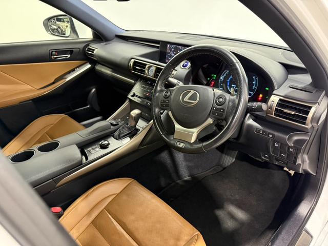 IS IS300h Fスポーツ 禁煙車/サンルーフ/内装キャメルレザー/ベンチレーター/シートヒーター/18インチAW/ナビ/TV/ETC/オートマチックハイビーム/クリアランスソナー/メモリーパワーシート/CD/ドライブレコーダー(24枚目)