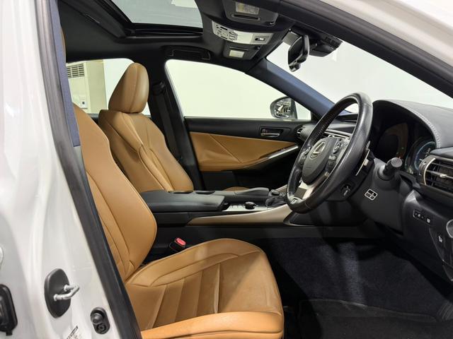 IS IS300h Fスポーツ 禁煙車/サンルーフ/内装キャメルレザー/ベンチレーター/シートヒーター/18インチAW/ナビ/TV/ETC/オートマチックハイビーム/クリアランスソナー/メモリーパワーシート/CD/ドライブレコーダー(25枚目)