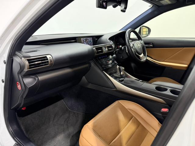 IS IS300h Fスポーツ 禁煙車/サンルーフ/内装キャメルレザー/ベンチレーター/シートヒーター/18インチAW/ナビ/TV/ETC/オートマチックハイビーム/クリアランスソナー/メモリーパワーシート/CD/ドライブレコーダー(27枚目)