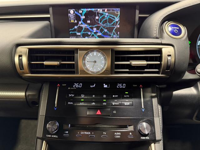 IS IS300h Fスポーツ 禁煙車/サンルーフ/内装キャメルレザー/ベンチレーター/シートヒーター/18インチAW/ナビ/TV/ETC/オートマチックハイビーム/クリアランスソナー/メモリーパワーシート/CD/ドライブレコーダー(41枚目)
