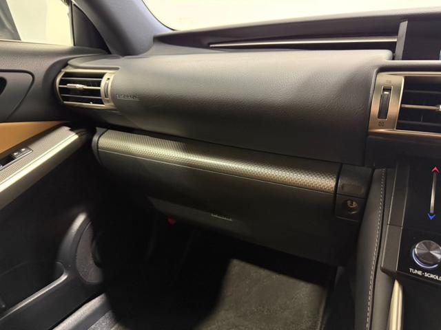 IS IS300h Fスポーツ 禁煙車/サンルーフ/内装キャメルレザー/ベンチレーター/シートヒーター/18インチAW/ナビ/TV/ETC/オートマチックハイビーム/クリアランスソナー/メモリーパワーシート/CD/ドライブレコーダー(48枚目)