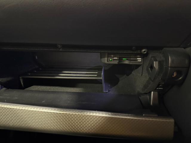 IS IS300h Fスポーツ 禁煙車/サンルーフ/内装キャメルレザー/ベンチレーター/シートヒーター/18インチAW/ナビ/TV/ETC/オートマチックハイビーム/クリアランスソナー/メモリーパワーシート/CD/ドライブレコーダー(50枚目)