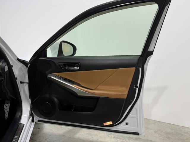IS IS300h Fスポーツ 禁煙車/サンルーフ/内装キャメルレザー/ベンチレーター/シートヒーター/18インチAW/ナビ/TV/ETC/オートマチックハイビーム/クリアランスソナー/メモリーパワーシート/CD/ドライブレコーダー(52枚目)