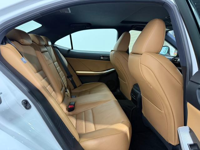 IS IS300h Fスポーツ 禁煙車/サンルーフ/内装キャメルレザー/ベンチレーター/シートヒーター/18インチAW/ナビ/TV/ETC/オートマチックハイビーム/クリアランスソナー/メモリーパワーシート/CD/ドライブレコーダー(59枚目)