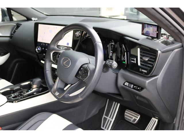 ＮＸ３５０ｈ　Ｆスポーツ　ワンオーナー　禁煙車　サンルーフ　マークレビンソン　白／黒レザーシート　エアシート　シートヒーター　三眼ＬＥＤ　オレンジキャリパー　レーンキープ　パノラマビュー　　前後ドラレコ　デジタルインナーミラー(14枚目)