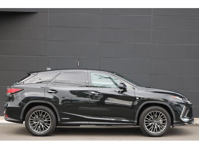 RX RX450h Fスポーツ 禁煙車 サンルーフ パノラマビュー 黒革エアシート シートヒーター クリアランスソナー カラーHUD BSM クルコン 三眼LEDヘッド ステアリングヒーター 後席電動格納 純正20インチAW(12枚目)