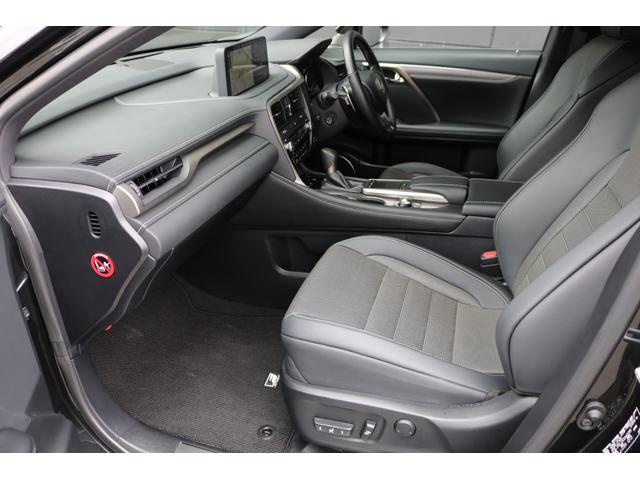 RX RX450h Fスポーツ 禁煙車 サンルーフ パノラマビュー 黒革エアシート シートヒーター クリアランスソナー カラーHUD BSM クルコン 三眼LEDヘッド ステアリングヒーター 後席電動格納 純正20インチAW(16枚目)