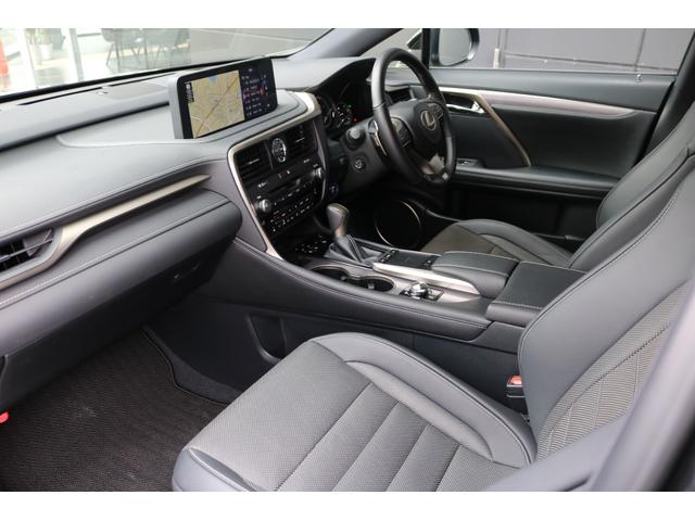 RX RX450h Fスポーツ 禁煙車 サンルーフ パノラマビュー 黒革エアシート シートヒーター クリアランスソナー カラーHUD BSM クルコン 三眼LEDヘッド ステアリングヒーター 後席電動格納 純正20インチAW(17枚目)