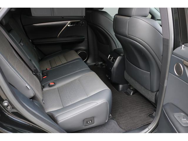 RX RX450h Fスポーツ 禁煙車 サンルーフ パノラマビュー 黒革エアシート シートヒーター クリアランスソナー カラーHUD BSM クルコン 三眼LEDヘッド ステアリングヒーター 後席電動格納 純正20インチAW(18枚目)
