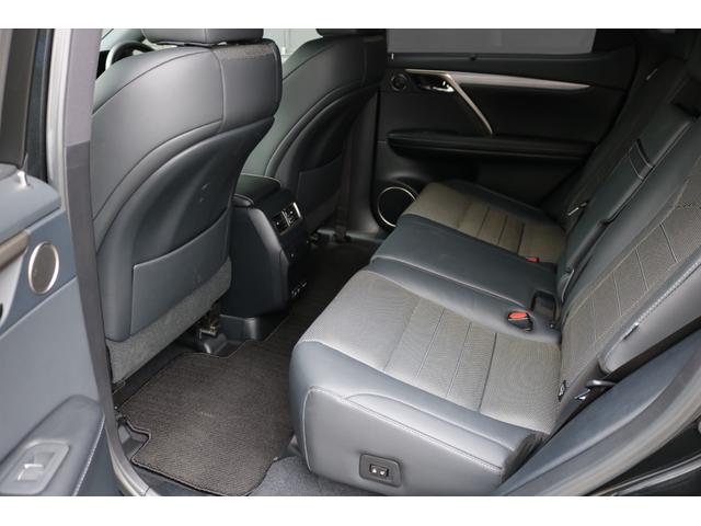 RX RX450h Fスポーツ 禁煙車 サンルーフ パノラマビュー 黒革エアシート シートヒーター クリアランスソナー カラーHUD BSM クルコン 三眼LEDヘッド ステアリングヒーター 後席電動格納 純正20インチAW(19枚目)