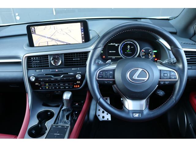 RX RX450h Fスポーツ 禁煙車 サンルーフ パノラマビュー 三眼LED クリアランスソナー 赤革エアシート 前後シートヒーター BSM カラーHUD メモリ付きパワーシート クルコン 後席電動格納 純正20インチAW(13枚目)