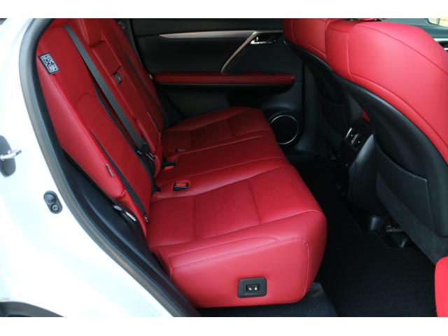 RX RX450h Fスポーツ 禁煙車 サンルーフ パノラマビュー 三眼LED クリアランスソナー 赤革エアシート 前後シートヒーター BSM カラーHUD メモリ付きパワーシート クルコン 後席電動格納 純正20インチAW(18枚目)