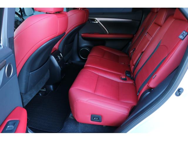 RX RX450h Fスポーツ 禁煙車 サンルーフ パノラマビュー 三眼LED クリアランスソナー 赤革エアシート 前後シートヒーター BSM カラーHUD メモリ付きパワーシート クルコン 後席電動格納 純正20インチAW(20枚目)