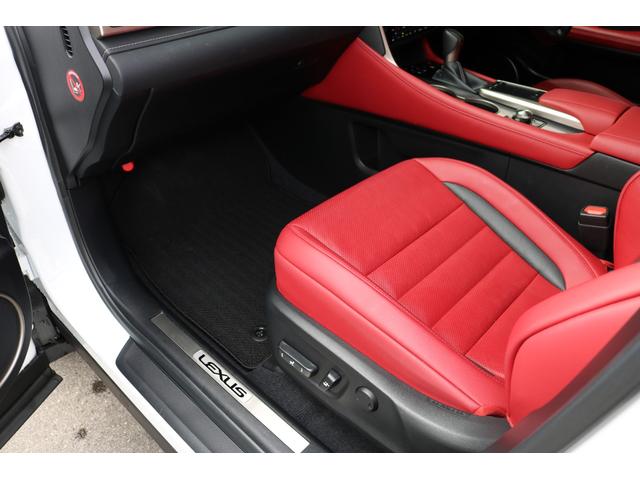 ＲＸ ＲＸ３００　Ｆスポーツ　ワンオーナー　禁煙車　ＳＲ　パノラマビュー　クリアランスソナー　三眼ＬＥＤ　ＢＳＭ　カラーＨＵＤ　赤革エアシート　前後シートヒーター　メモリ付きパワーシート　クルコン　後席電動格納　純正２０インチＡＷ（17枚目）