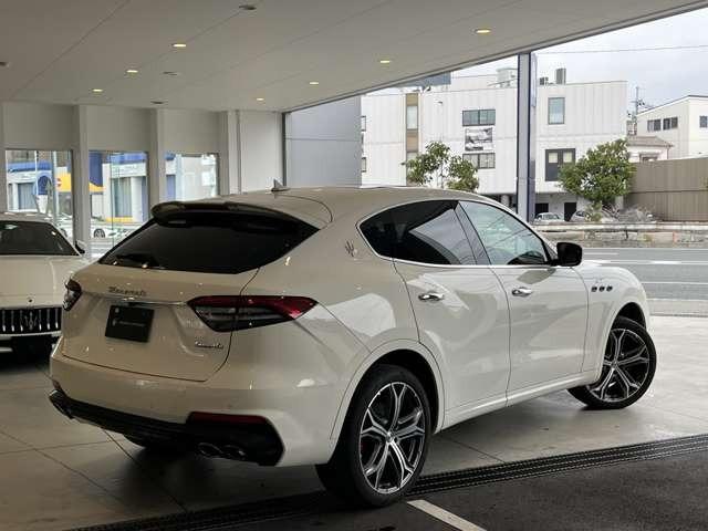 レヴァンテ ＧＴハイブリッド　４ＷＤ　認定保証　サンル－フ　赤革　レッドキャリパ－　全方位カメラ　電動リアゲート　ナビ　ＴＶ　１オーナー　禁煙　前後ドラレコ　コーナーセンサー　ブラインドスポットモニター　ＥＴＣ　シートヒーター　電動シート（18枚目）