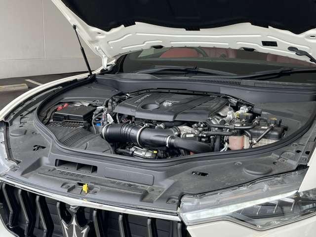 レヴァンテ ＧＴハイブリッド　４ＷＤ　認定保証　サンル－フ　赤革　レッドキャリパ－　全方位カメラ　電動リアゲート　ナビ　ＴＶ　１オーナー　禁煙　前後ドラレコ　コーナーセンサー　ブラインドスポットモニター　ＥＴＣ　シートヒーター　電動シート（22枚目）