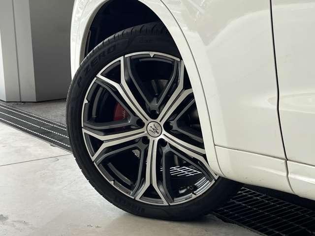 レヴァンテ ＧＴハイブリッド　４ＷＤ　認定保証　サンル－フ　赤革　レッドキャリパ－　全方位カメラ　電動リアゲート　ナビ　ＴＶ　１オーナー　禁煙　前後ドラレコ　コーナーセンサー　ブラインドスポットモニター　ＥＴＣ　シートヒーター　電動シート（36枚目）