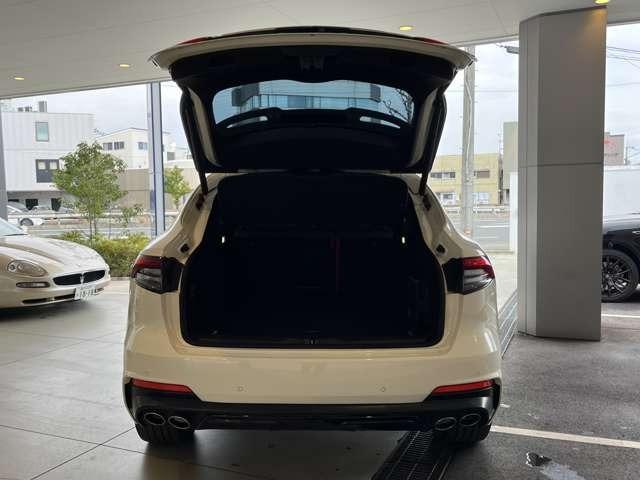 レヴァンテ ＧＴハイブリッド　４ＷＤ　認定保証　サンル－フ　赤革　レッドキャリパ－　全方位カメラ　電動リアゲート　ナビ　ＴＶ　１オーナー　禁煙　前後ドラレコ　コーナーセンサー　ブラインドスポットモニター　ＥＴＣ　シートヒーター　電動シート（40枚目）