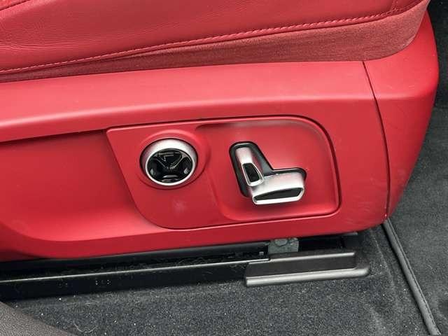 レヴァンテ ＧＴハイブリッド　４ＷＤ　認定保証　サンル－フ　赤革　レッドキャリパ－　全方位カメラ　電動リアゲート　ナビ　ＴＶ　１オーナー　禁煙　前後ドラレコ　コーナーセンサー　ブラインドスポットモニター　ＥＴＣ　シートヒーター　電動シート（46枚目）