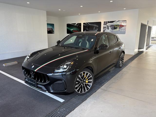 グレカーレ モデナ 4WD MY23 fuoriserie 認定保証 4WD イエローキャリパー 21インチ トリコロール サンルーフ(3枚目)