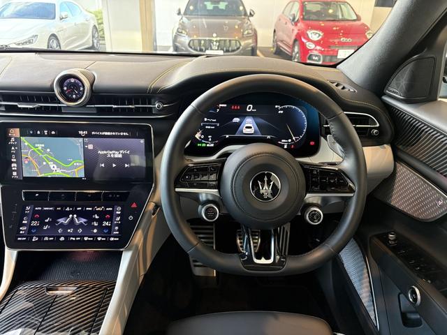 グレカーレ モデナ 4WD MY23 fuoriserie 認定保証 4WD イエローキャリパー 21インチ トリコロール サンルーフ(30枚目)