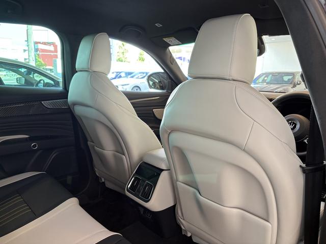 グレカーレ モデナ 4WD MY23 fuoriserie 認定保証 4WD イエローキャリパー 21インチ トリコロール サンルーフ(52枚目)