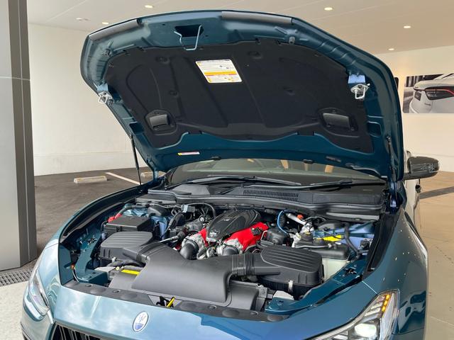 ギブリ トロフェオ　認定保証　１オーナー　禁煙車　ブラックキャリパー　純正２１ＡＷ　レザーシート　ナビ　ＴＶ　ＥＴＣ　コーナーセンサー　ブラインドスポットモニター　ＬＥＤヘッドライト　記録簿　電動リアゲート　バックカメラ（13枚目）