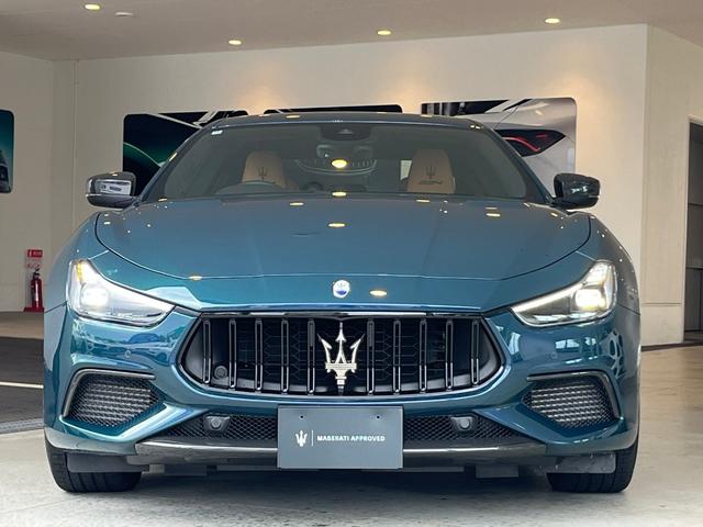 ギブリ トロフェオ　認定保証　１オーナー　禁煙車　ブラックキャリパー　純正２１ＡＷ　レザーシート　ナビ　ＴＶ　ＥＴＣ　コーナーセンサー　ブラインドスポットモニター　ＬＥＤヘッドライト　記録簿　電動リアゲート　バックカメラ（16枚目）