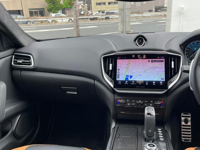 ギブリ トロフェオ　認定保証　１オーナー　禁煙車　ブラックキャリパー　純正２１ＡＷ　レザーシート　ナビ　ＴＶ　ＥＴＣ　コーナーセンサー　ブラインドスポットモニター　ＬＥＤヘッドライト　記録簿　電動リアゲート　バックカメラ（38枚目）