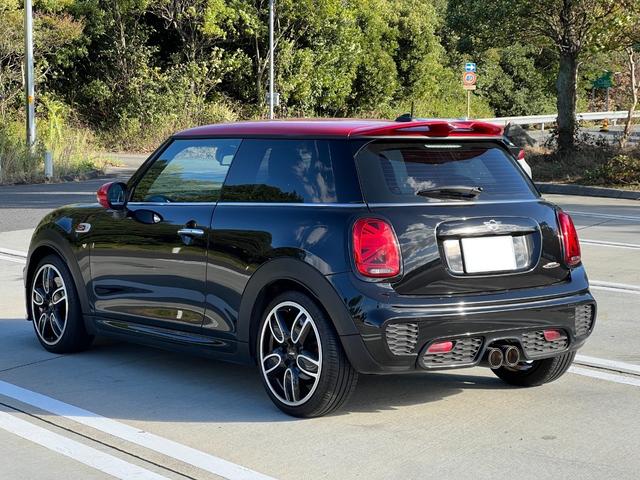 MINI ジョンクーパーワークス REMUSマフラー・3DデザインFrカーボンリップ・カーボンオーバーフェンダー・ローダウン・シートヒーター・Bカメラ・ETC(4枚目)