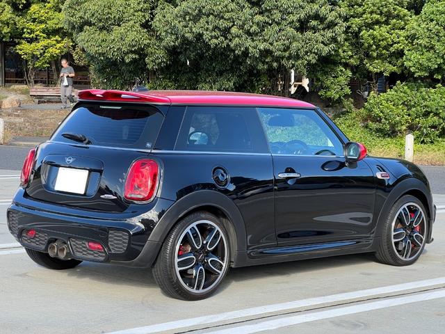 MINI ジョンクーパーワークス REMUSマフラー・3DデザインFrカーボンリップ・カーボンオーバーフェンダー・ローダウン・シートヒーター・Bカメラ・ETC(5枚目)