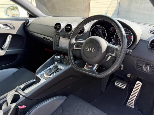 ＴＴクーペ ２．０ＴＦＳＩ　クワトロ　Ｓラインリミテッド　４ＷＤ　地デジナビ　ドライブレコーダー　レーダー探知機　オートエアコン　オートライト　キーレス　パワーシート　ハーフレザーシート　ターボ　スペアキー（21枚目）