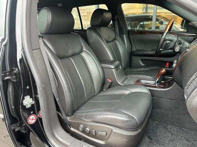 キャデラックＤＴＳ ４．６Ｌ　２００７ｙモデル　正規ディーラー車　ブラックレザー　純正ＤＶＤナビゲーション　シートヒーター＆クーラー　セカンドシートヒーター　前後障害物センサー　純正１８インチＡＷ（25枚目）