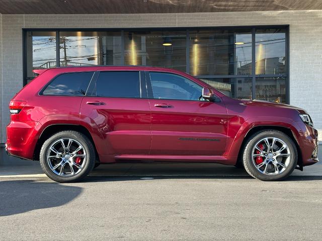 ジープ・グランドチェロキー SRT8 2019yモデル 正規ディーラー車 ワンオーナー パノラマサンルーフ ハーフレザーシート フルセグナビ AppleCarPlay&AndroidAuto ヒッチメンバー(8枚目)